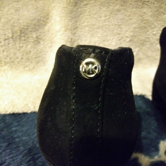 Michael Kors black sued heals size 7 - Picture 8 of 8